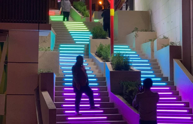 BOLU BELEDİYESİ AÇIK HAVA animasyonlu rgb MERDİVEN aydınlatma projesi